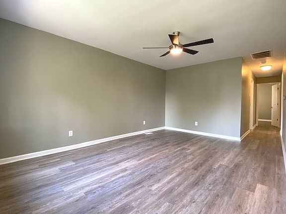 5th image of 536 N Industrial Ave