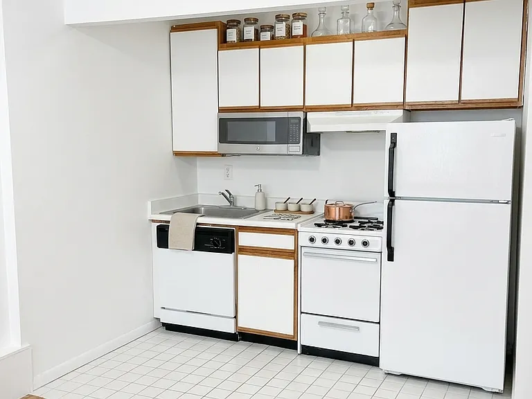 1425 York Ave #3C — Photo 2