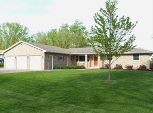 6000 N Rosewood Dr, Appleton, WI 54913