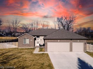 36303 Egan St, Clinton Township, MI 48035