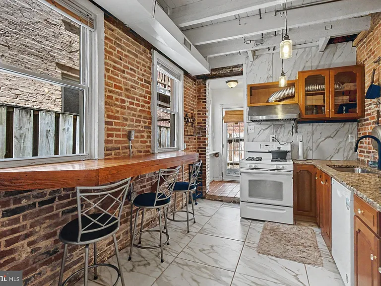 14 Poultney St — Photo 12