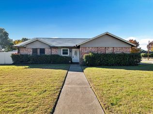 2721 Prestondale Dr, Hurst, TX 76054