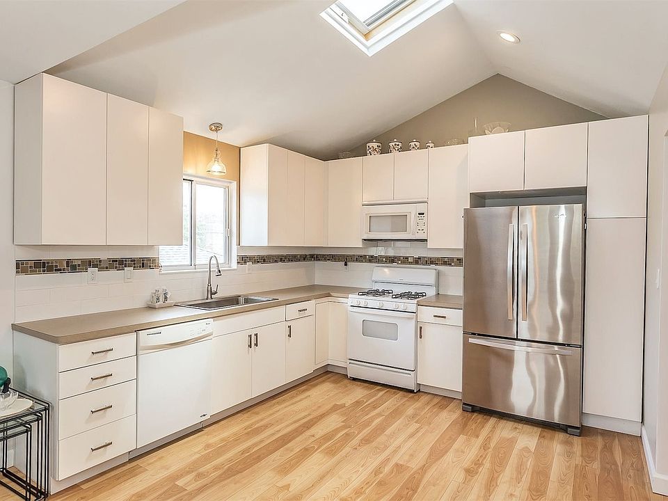 1st image of 20 Buchanan Ave