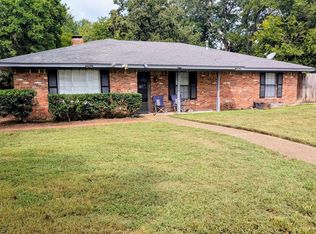 2400 Dobbins Cir, Corsicana, TX 75110