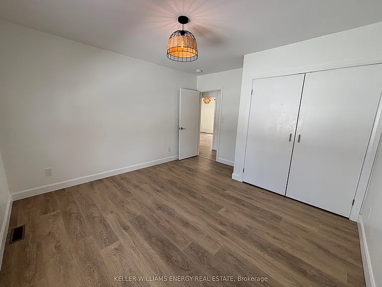 497 Wellington Main St — Photo 22