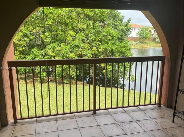 10233 NW 9th Street Cir, Miami, FL