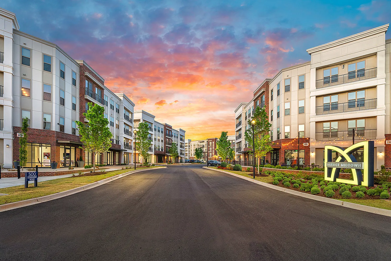 District Midtown — Photo 1