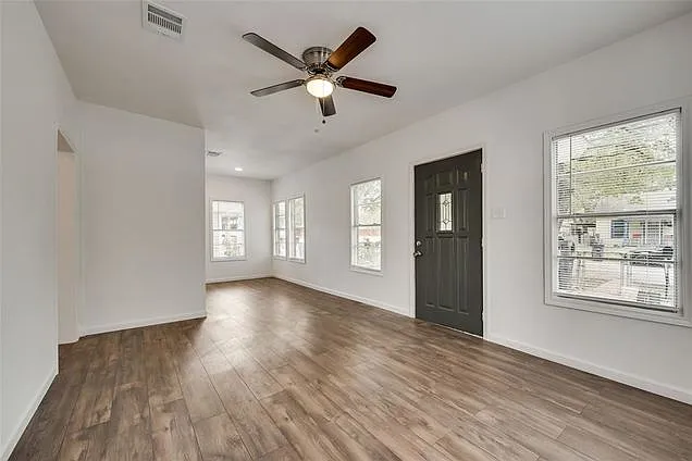 2 bed, 750 sqft, $1,600 — Photo 3