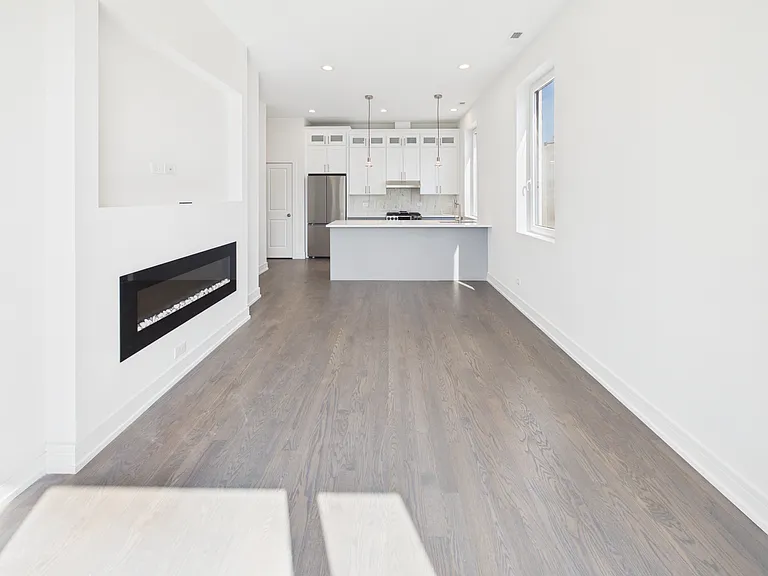 4055 S Prairie Ave #3 — Photo 3