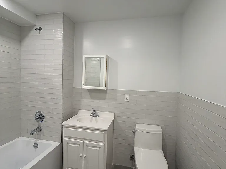 2512 Bronx Park E #G — Photo 17
