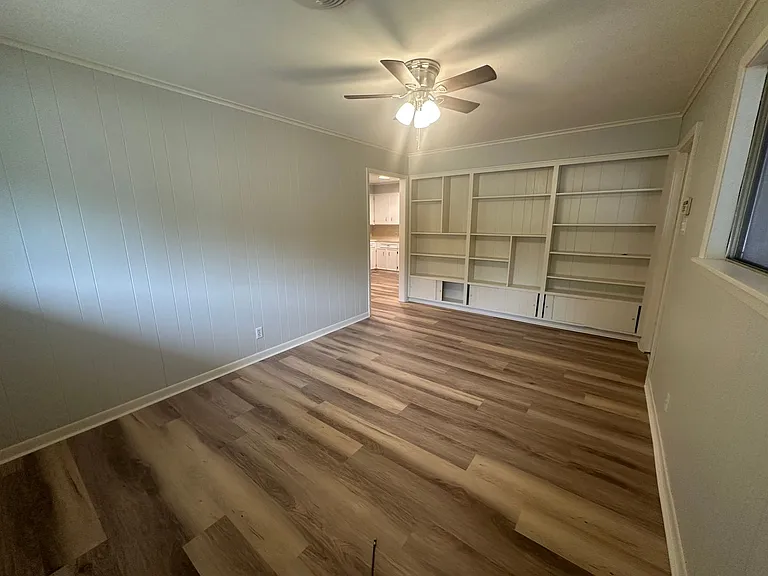 443 Janet Ln — Photo 5