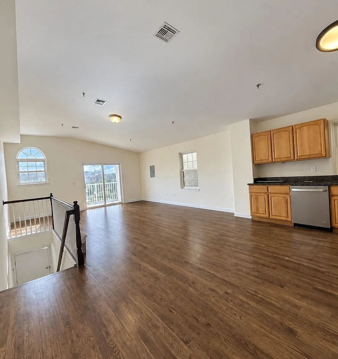 3 bed, 2.0 bath, $3,200 — Photo 2