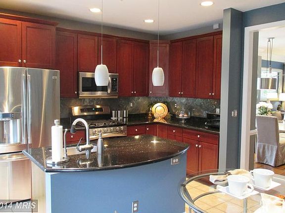 5th image of 415 Oak Knoll Dr