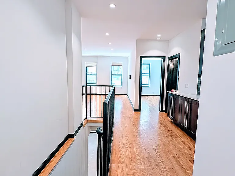 320 Lincoln Pl #F — Photo 1