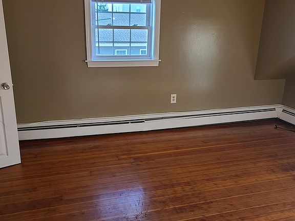5th image of 31 Moore St #2