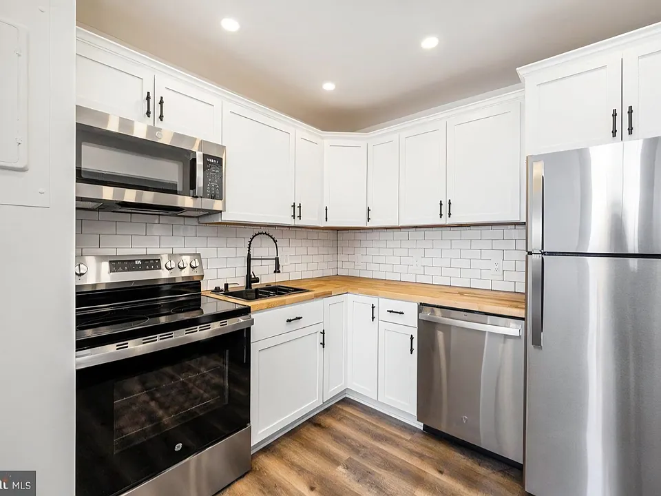 1 E Chase St #1008