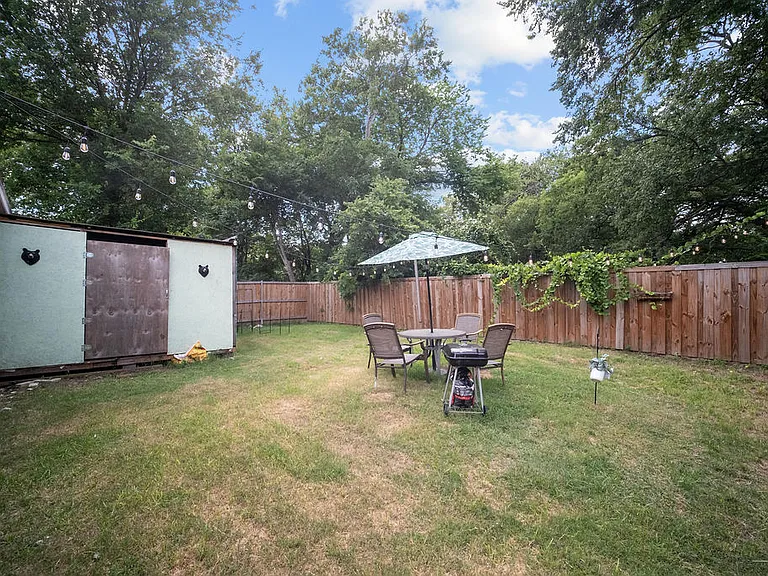 106 Flowers St — Photo 39