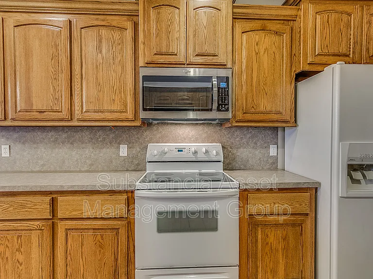 901 NE 26th Ct — Photo 5