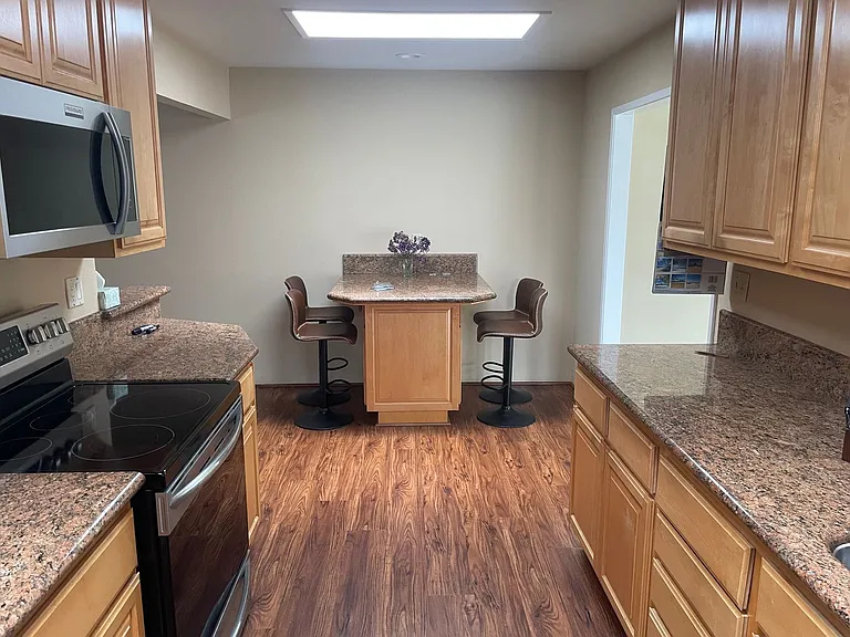 18354 Vanderbilt Dr — Photo 5