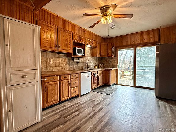 4th image of 3194 S Vassar Rd