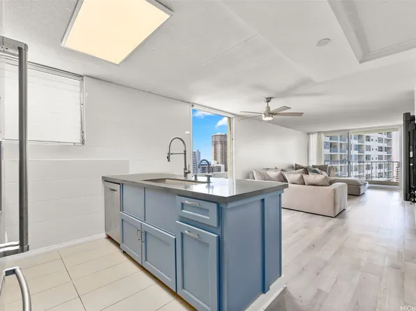 1717 Ala Wai Blvd APT 2010, Honolulu, HI 96815