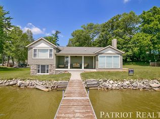 1132 E 88th St, Newaygo, MI 49337