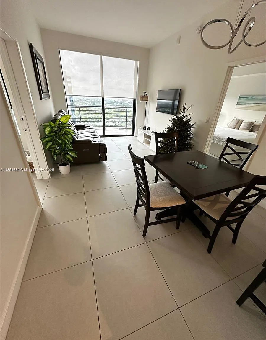 5350 Park Condo — Photo 3
