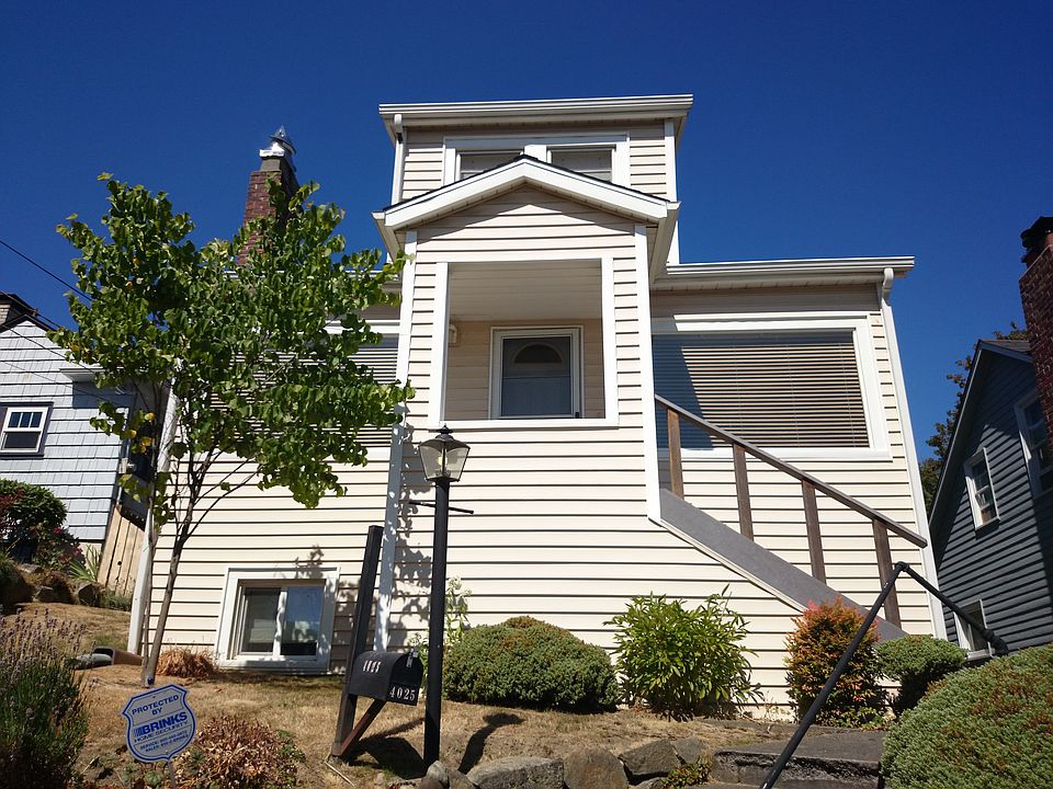 2nd image of 4025 32nd Ave SW
