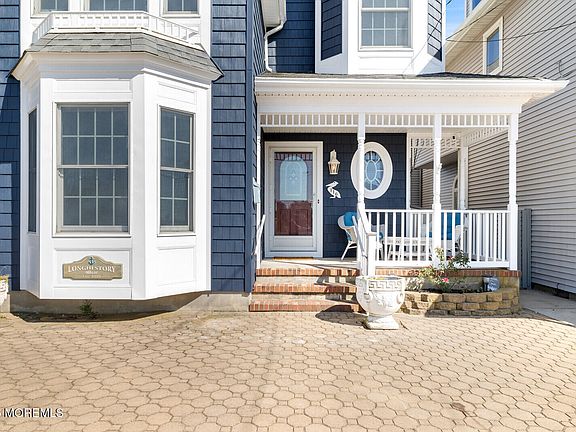 2nd image of 116 Sunset Dr N