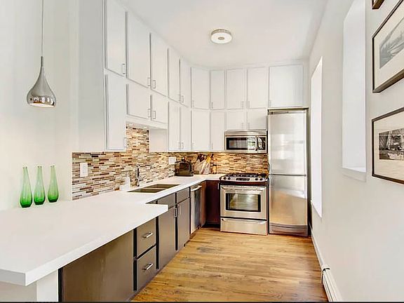 5th image of 241 Eldridge St APT 6R