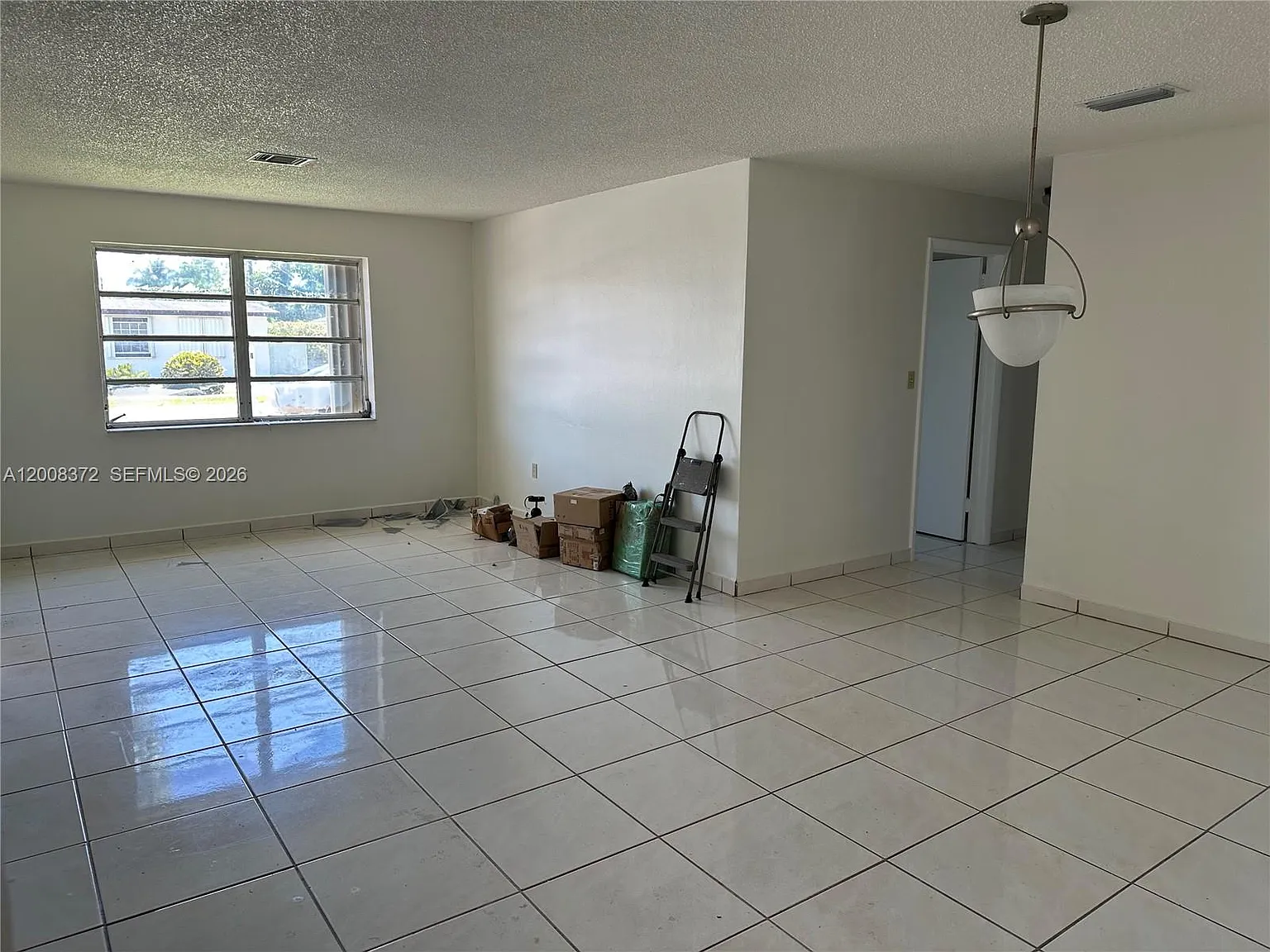 3 bed, 2.0 bath, 2139 sqft, $3,500 — Photo 4