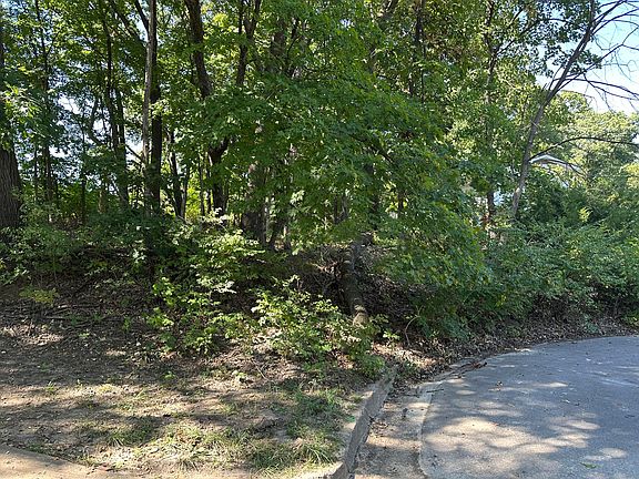 3rd image of Belleview Ct