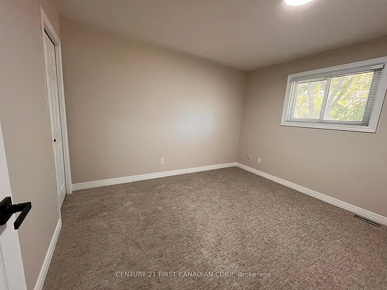 189 Homestead Cres #8 — Photo 10