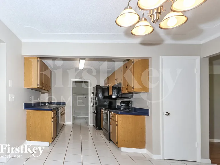 873 SW Curtis St — Photo 7