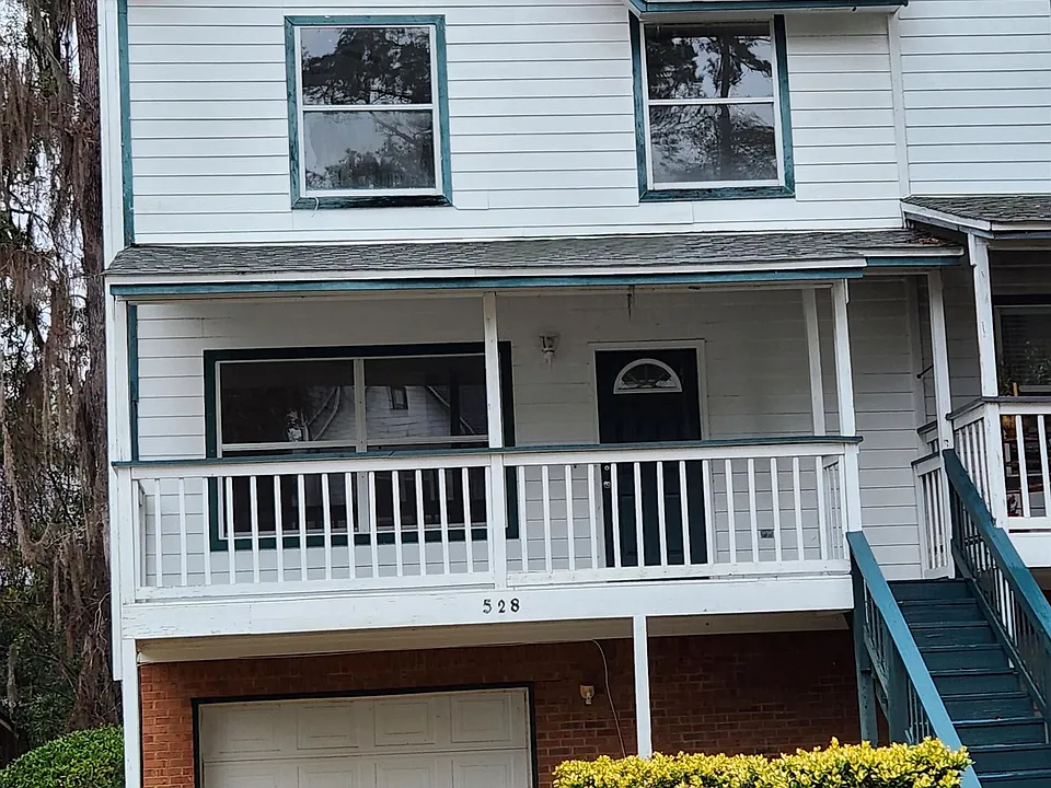 528 Collinsford Rd