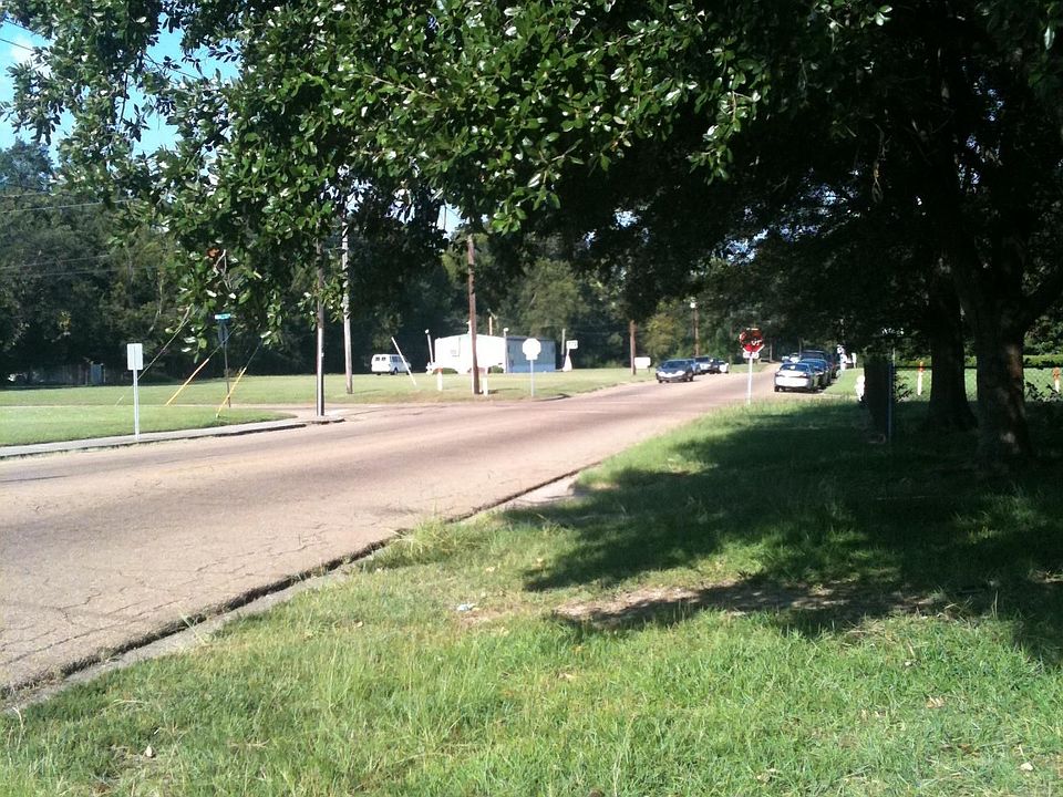 2nd image of 2916 Saint Charles St