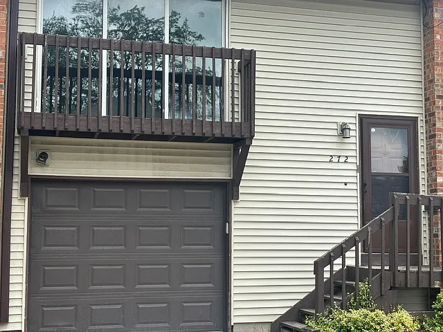 272 Old Elm Dr — Photo 1