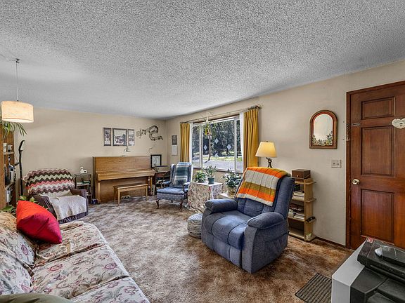 4th image of 2323 NE 8th St