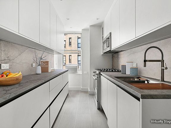 4th image of 1070 Park Ave #15E