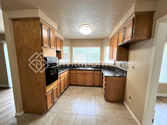 4th image of 1311 Harrison Dr