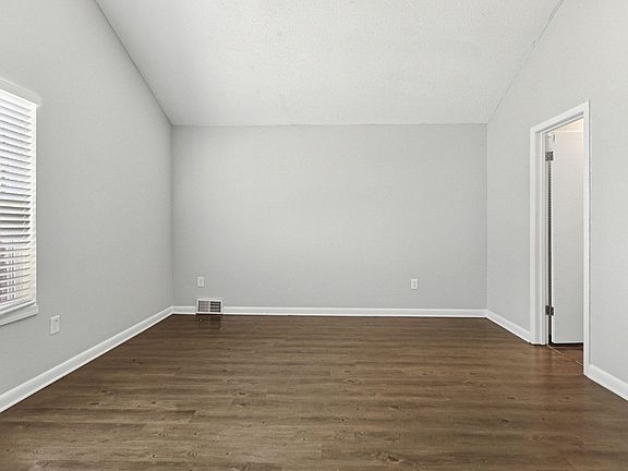 5th image of 2413 Ridgeway Rd