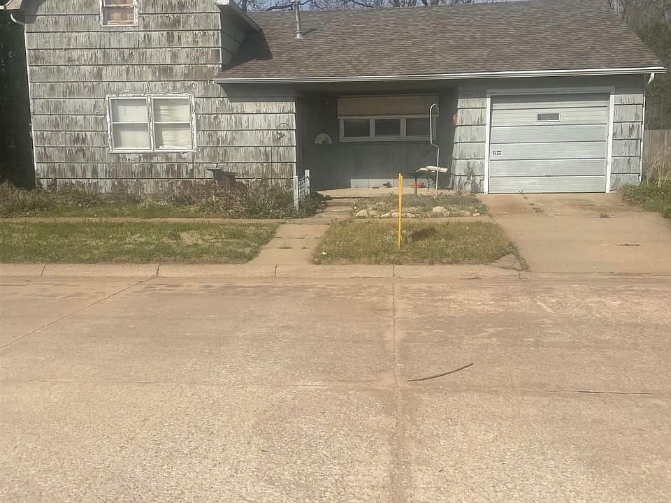 1st image of 916 Van Buren St