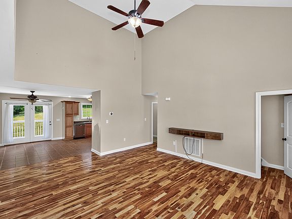5th image of 209 Connie Ln