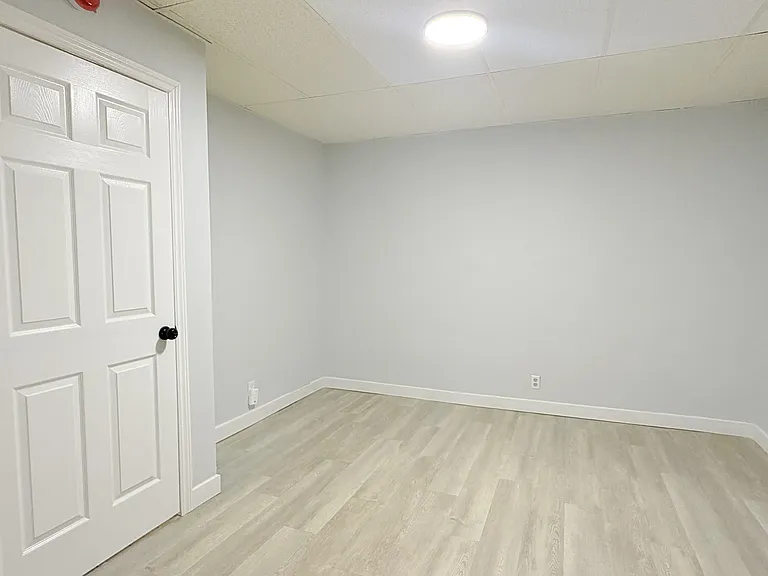 581 Pierre Ave #5 — Photo 9