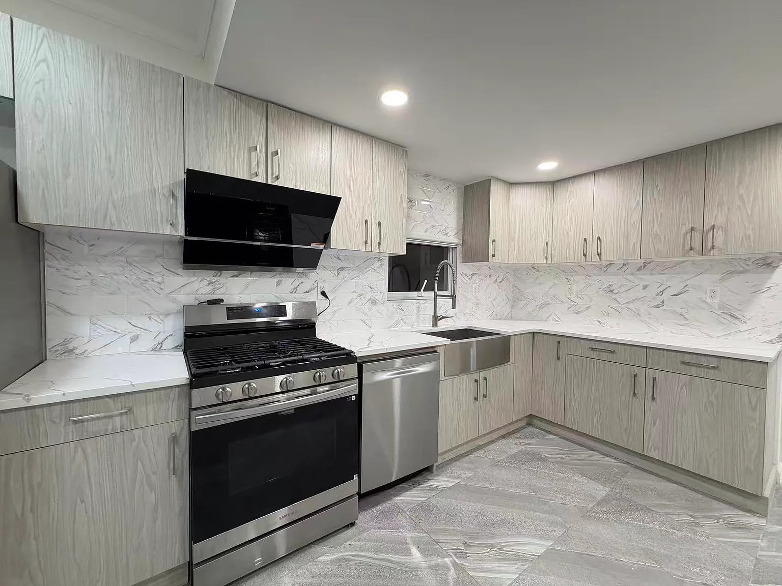3 bed, 2000 sqft, $4,200 — Photo 2