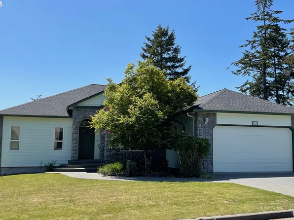 919 3rd St, Brookings, OR 97415