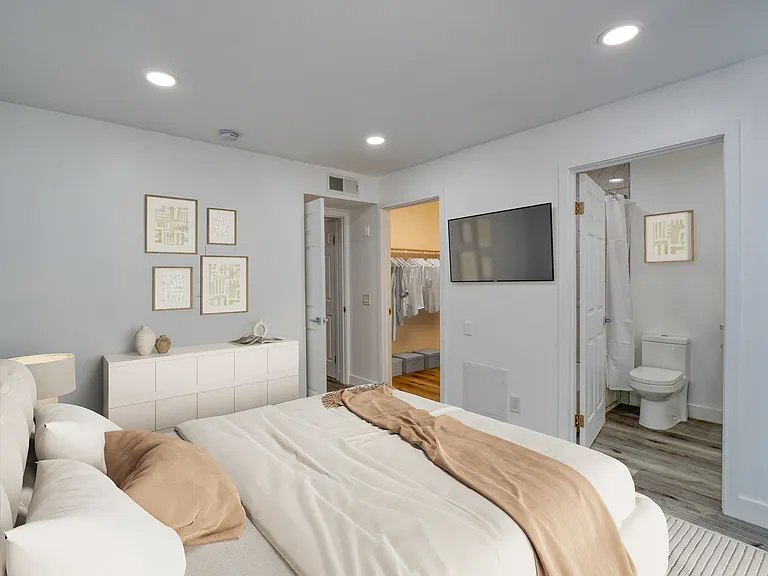 301 North Alvarado Street — Photo 26
