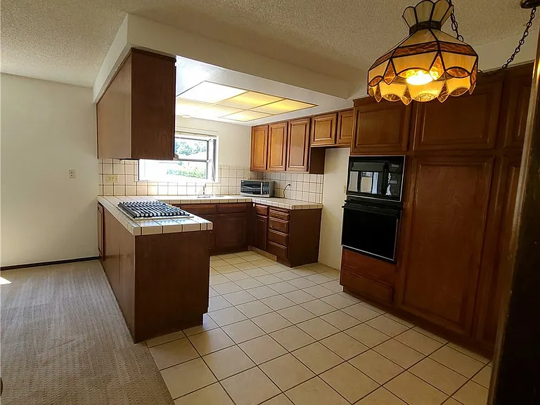 881 W Huntington Dr #G — Photo 8