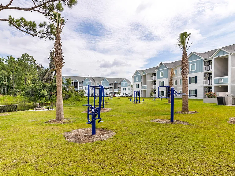 The Pointe Grand Apartment Homes — Photo 8