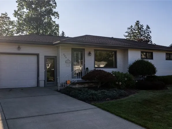 986 Gary Ave, Girard, OH 44420
